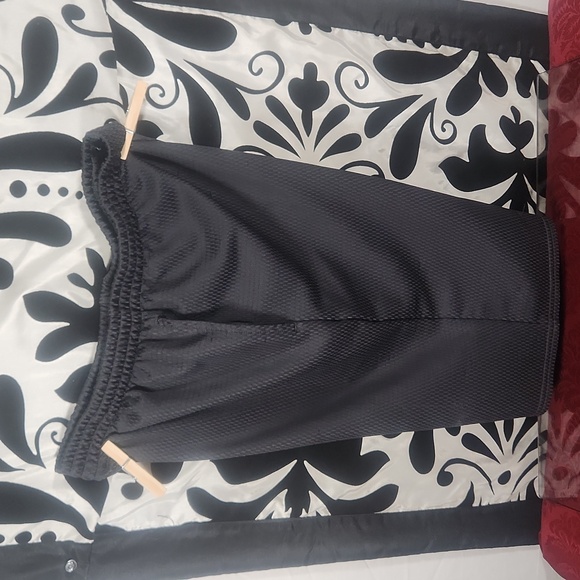 ATHLETIC WORKS Shorts - Picture 2 of 2